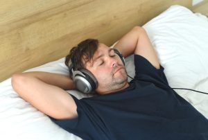 گوش دادن به موزیک قبل خواب