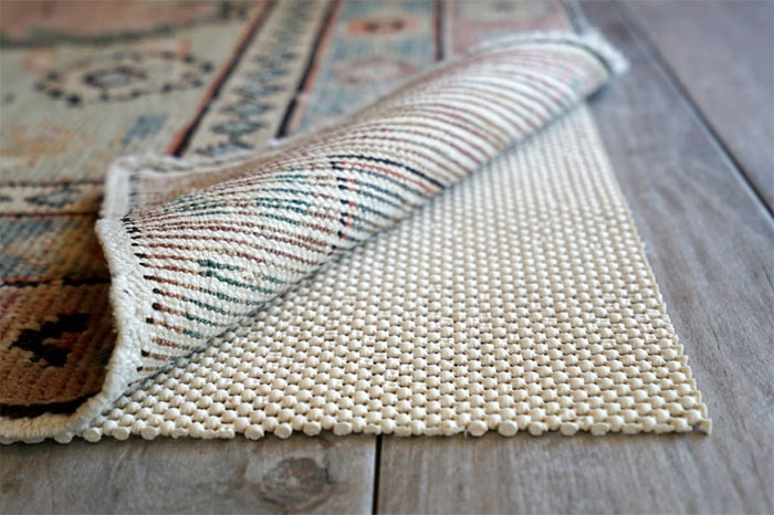 لیز خوردن فرش روی سرامیک